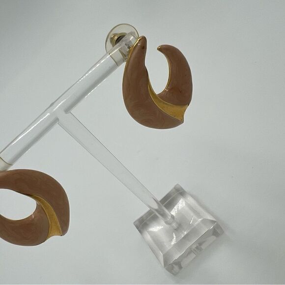 Napier Enamel Swoop Earrings, Vintage Gold Tone Peach/Light Pink Earring - Picture 6 of 9